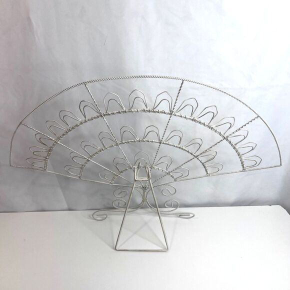 Fan Shaped White Metal Wire Table Top Photo Card Holder Cottage Core Shabby Chic - Picture 3 of 13
